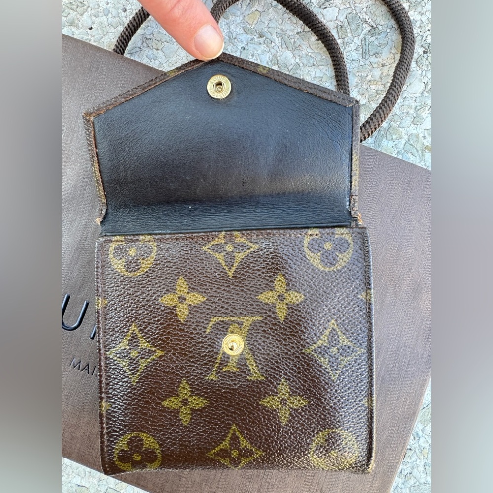 Louis Vuitton Classic Monogram Vintage Wallet. with authentic dust bag & bag! 🤎 - Picture 8 of 13